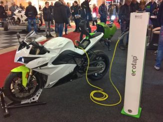 Moto eléctrica (CC - Autor: Donald Trung)